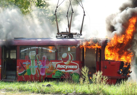 Сегодня в Харькове горел трамвай. Информация МЧС (ВИДЕО)
