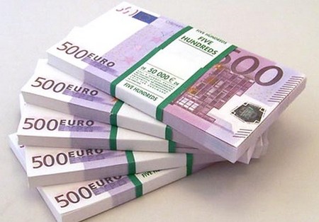 Межбанковский евро начал торги с понижения котировок