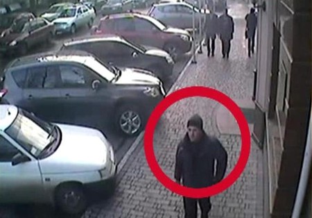 Обнародовано видео мужчины, бросившего гранату в Синчука (ВИДЕО)