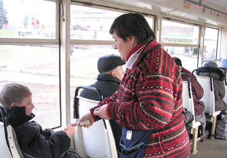 В Харькове автобусы должны всех школьников возить бесплатно