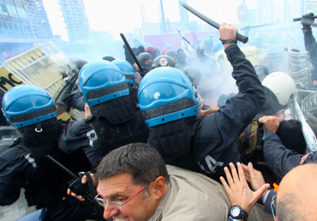 Студенческие волнения в Италии привели к беспорядкам: есть пострадавшие