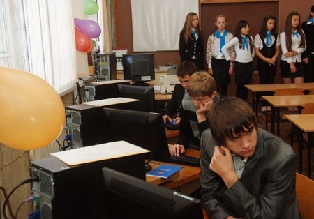 Семь харьковских школ получили новые компьютерные комплексы (ФОТО)
