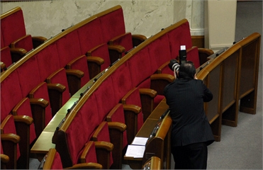 Депутаты шестого созыва соберутся на последнее перед выборами заседание ВР