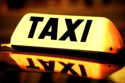 Таксистам запретят есть, а пассажирам слушать музыку: новый законопроект о такси