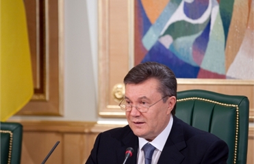 Янукович пообещал сбить цену на российский газ