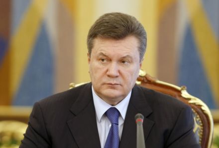 Янукович передал привет Азарову и пообещал лишить Минэкологии ряда полномочий