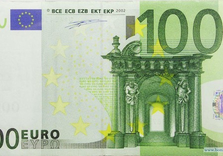 Евро подорожал к закрытию межбанка