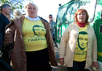В Чугуевском районе наблюдатель призывала голосовать за Гавриша прямо возле кабинок