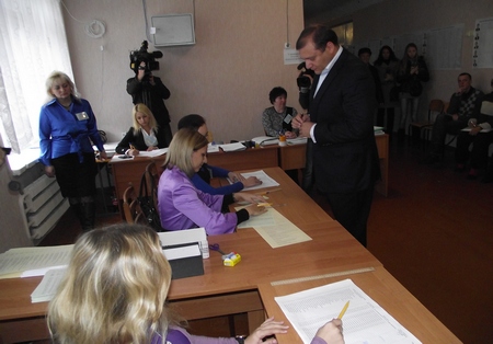 Геннадий Кернес и Михаил Добкин проголосовали на парламентских выборах