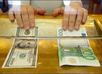 Евро и доллар открыли межбанк ростом котировок