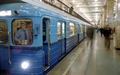 Пьяный мужчина бросился под поезд в киевском метро