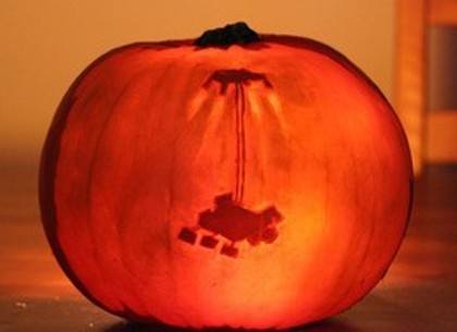Сотрудники НАСА готовятся к Хэллоуину: вырезают Curiosity на тыквах (ФОТО)