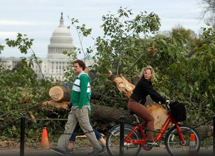 США после урагана Сэнди: Вашингтону дали свет, Нью-Йорк возвращается к привычной жизни (ФОТО)
