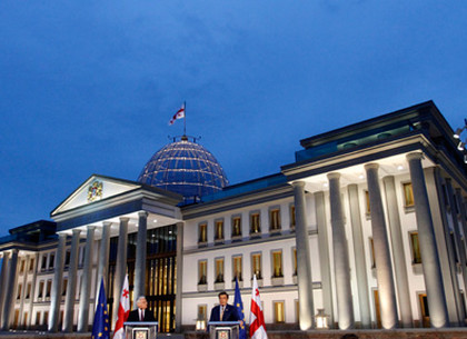 Саакашвили хотят выселить из президентского дворца – сжигает много электричества