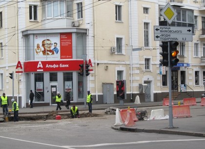 В центре Харькова начали реконструкцию трамвайного переезда (ФОТО)
