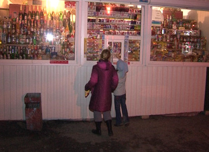 В Харькове за продажу детям алкоголя и сигарет у десятков бизнесменов забрали лицензии