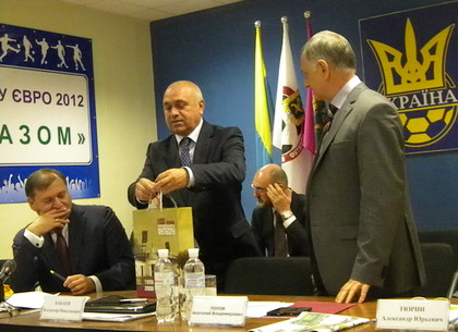 Добкин и Кернес возглавили областную федерацию футбола (ФОТО)