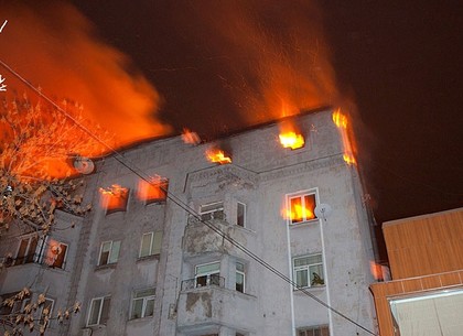 В центре Киева пылала жилая многоэтажка (ФОТО)