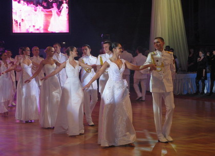 Офицерский бал-2012: организаторы выбирают между фуршетом и танцами