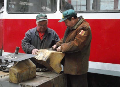 На харьковском вагоноремонтном заводе могли бы ремонтировать восемь трамваев в месяц (ФОТО)