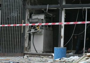 Неизвестные взорвали банкомат Эксперсс-банка (ФОТО, ВИДЕО)