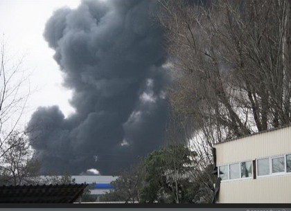 Взрывы и пожар в Днепропетровске: горит промзона (ФОТО)