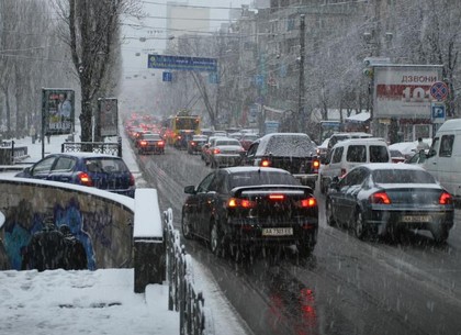 Непогода в Украине: обесточены сотни городов, Киев завяз в пробках (ФОТО)
