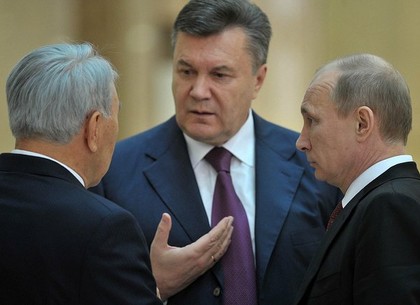 О чем Янукович пошушукался с Путиным и Назарбаевым на саммите СНГ (Подробности)