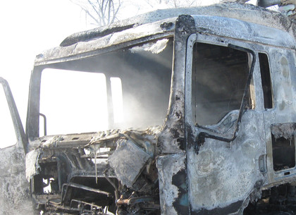 Под Харьковом горел грузовик: водителю удалось спастись