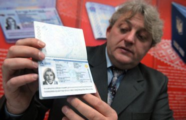 Госмиграционная служба не готова выдавать биометрические паспорта