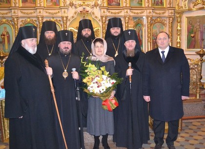 На Харьковщине Людмила Янукович оказалась в окружении священников (ФОТО)