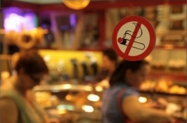 Новый запрет на курение ударил по выручке кафе с неожиданной стороны
