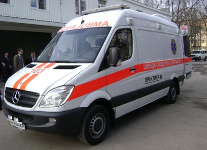 Добкин и Шурма купят почти сто машин скорой помощи