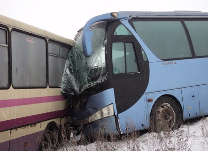 На трассе столкнулись два пассажирских автобуса: есть жертвы (ФОТО, ВИДЕО)