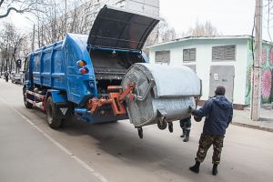 Коммунальщики Харькова заработали на мусоре сто миллионов