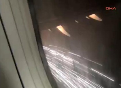 Пассажиры горящего самолета выложили в Интернет видео посадки (ВИДЕО)
