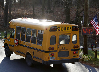 Американец убил водителя школьного автобуса и взял в заложники ребенка (ВИДЕО)