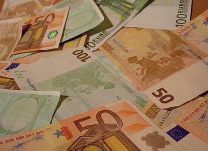 Наличный евро ощутимо прибавил в цене