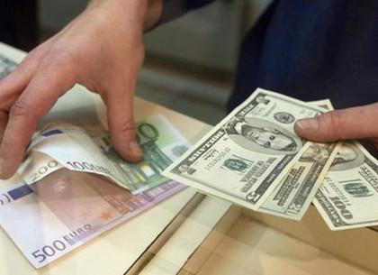 Евро уверенно дорожает на межбанке
