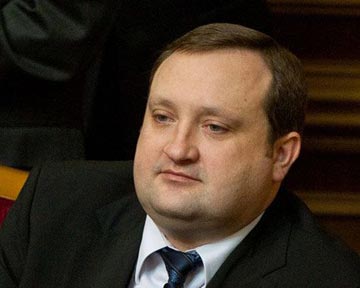 Арбузов готов ответить на все вопросы оппозиции по соцвыплатам
