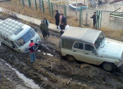 Весь бюджет страны не сможет спасти украинские дороги (Н. Азаров)