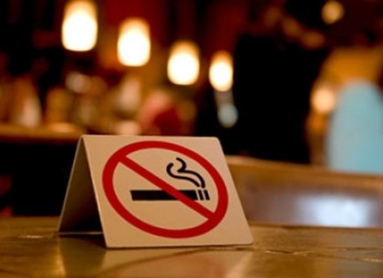 Запрет на курение добрался до России: где нельзя курить нашим соседям