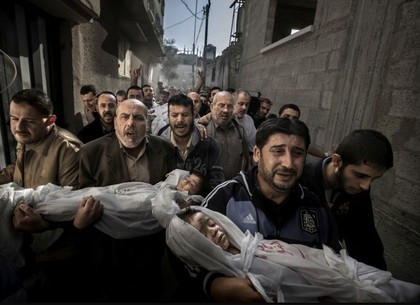 Снимок похорон погибших детей признан лучшим на конкурсе World Press Photo 2012 (ФОТО)