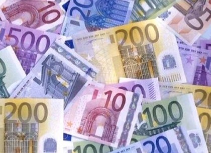 Официальный евро торгуется дороже