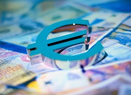 Курс евро растет на межбанке