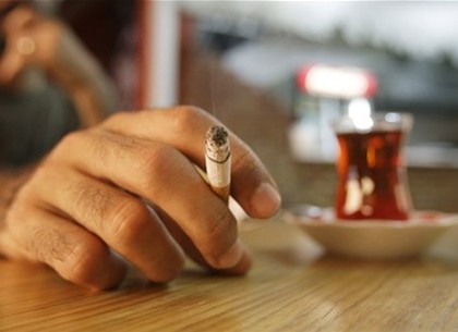 Харьковчане жалуются на курение в кафе и ресторанах