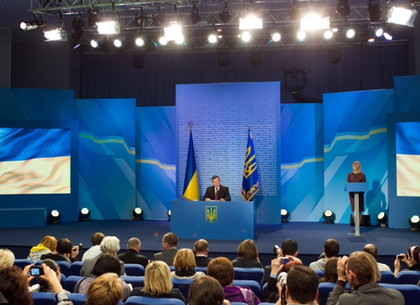 Янукович рассказал о «непростых годах», помиловании Луценко и миллиардах сына