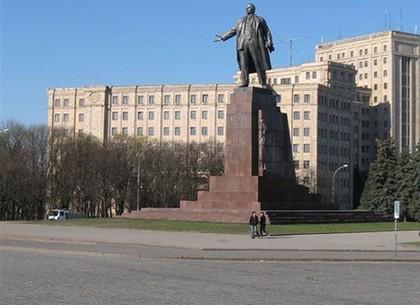 Добкин – коммунистам: Лучше б вы защищали памятник Ленину от ублюдков