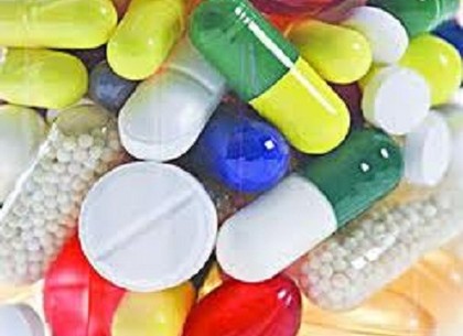 Азаров примет непопулярное решение и введет НДС на импортные лекарства
