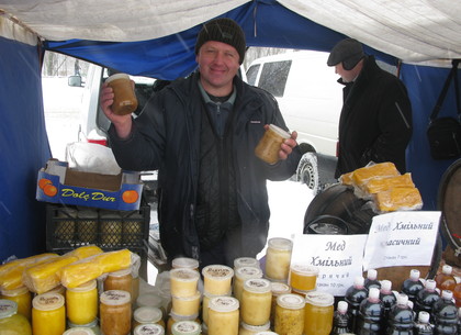 В центр Харькова завозят продукты к Масленице (Цены, ФОТО)